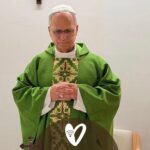El papa León XIV, revestido de verde, durante la celebración de la Santa Misa en el Hospital Gemelli.